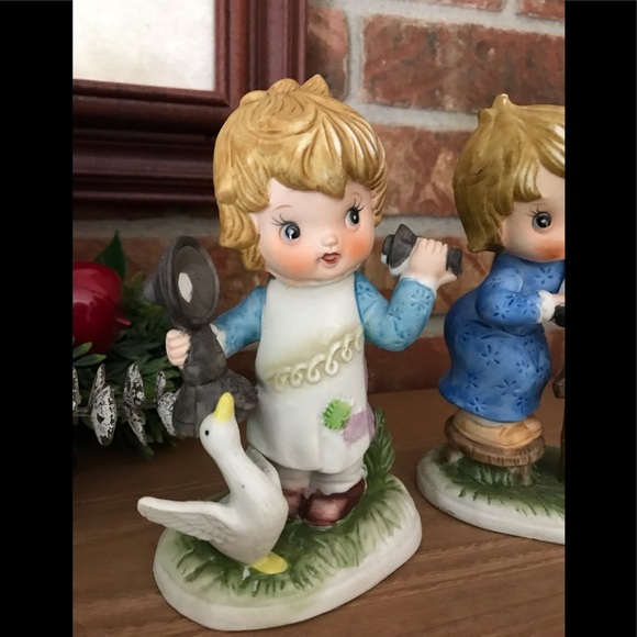 Rare Vintage 1970’s Porcelain Collector Set - Picture 3 of 9